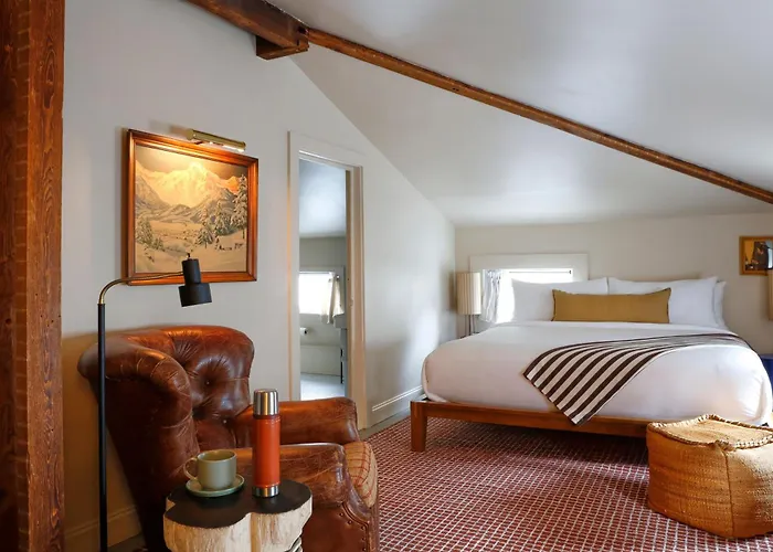 Kingston Carriage House